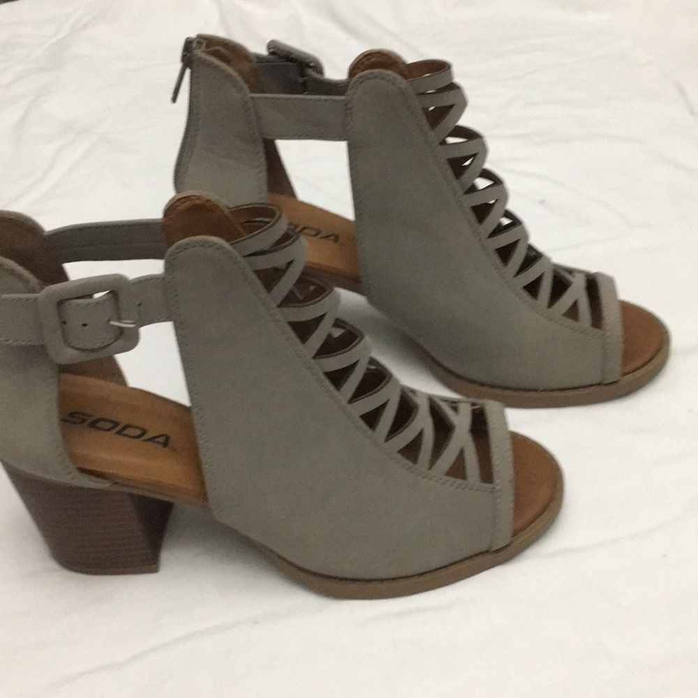 Shoes - Picture 2 of 4